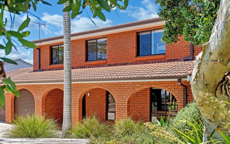 Arches by the Sea, Vincentia