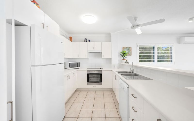 Full kitchen image 1