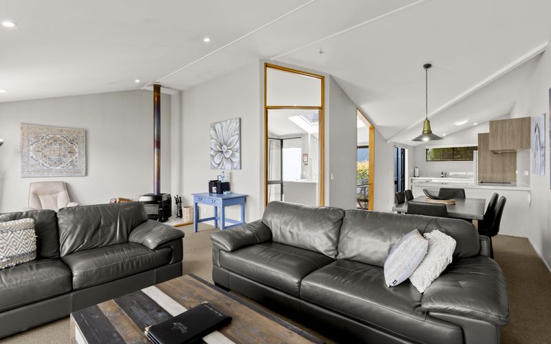 1 Bedroom Lakeview Apartment