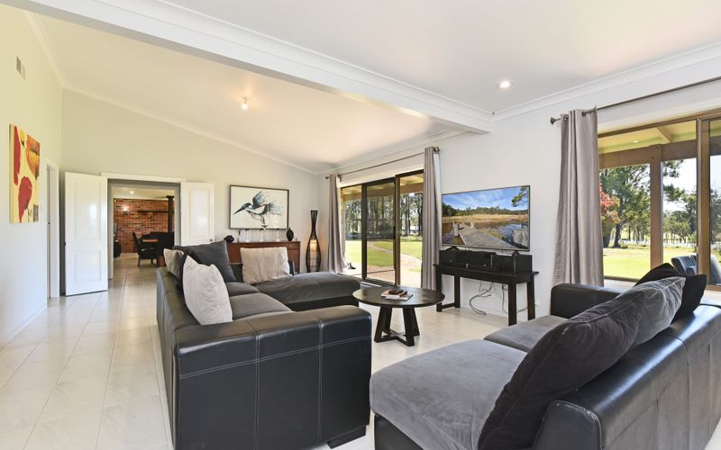 Blaxlands Kangaroo Homestead with Hot Tub walk to Concerts and Wineries