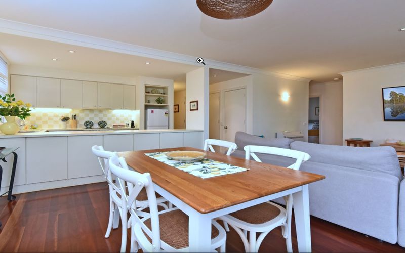 The Vintage Vine Villa with Free Wine Tasting
