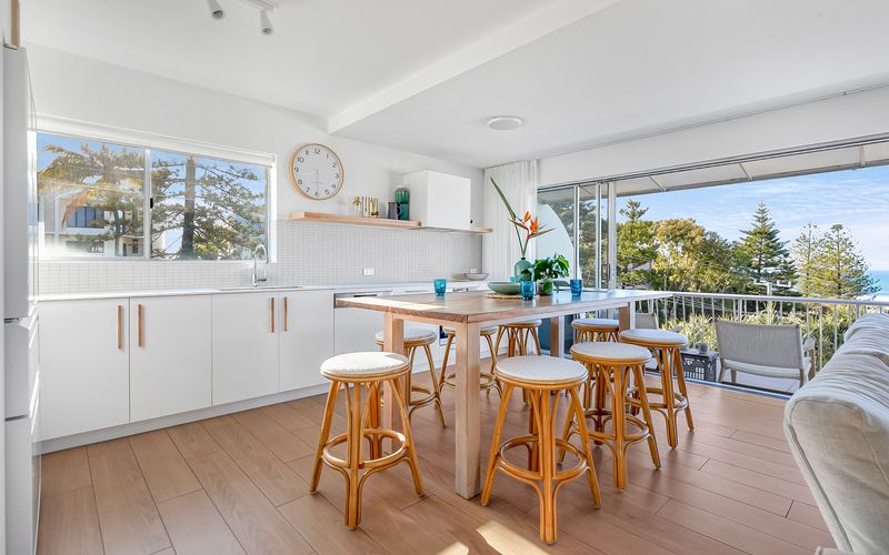 The Coastal Retreat – ocean views and location