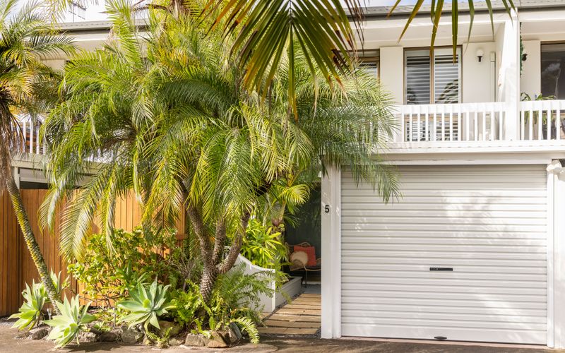 ALOHA – 5/17 Noosa Pde – location and style