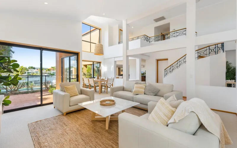 The Waterfront – 4bedroom waterfront home pool