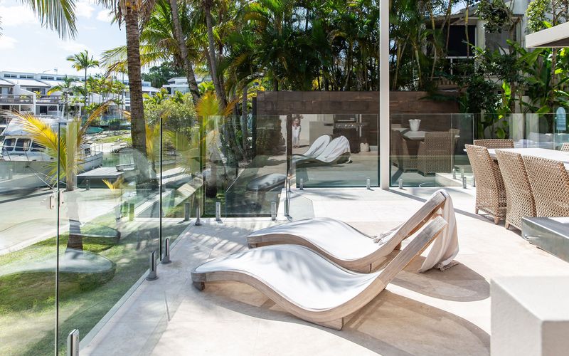 The Noosa Home – pool, jetty, water frontage