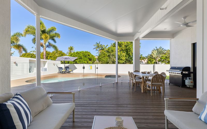 Helm Haven Noosa – poolside paradise