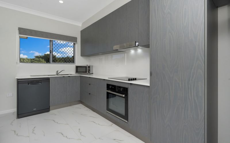Full kitchen image 1
