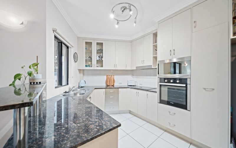 Full kitchen image 1