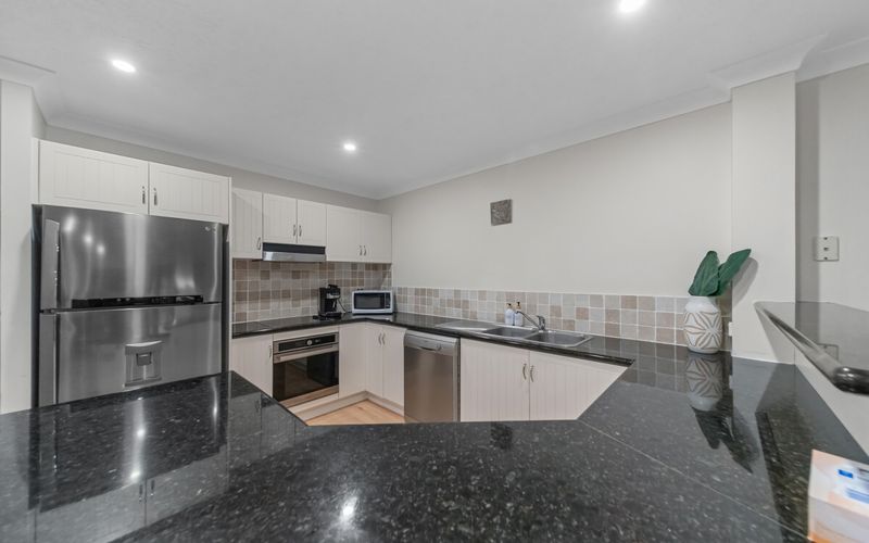 Full kitchen image 1
