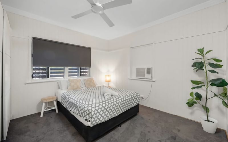 Bedroom 1 image 1