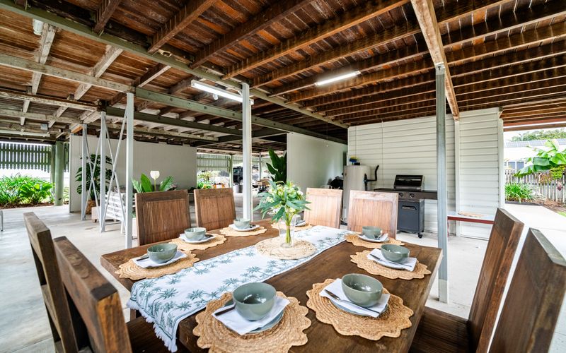 Tropical getaway 10 min to city Vacation Home in Hermit Park