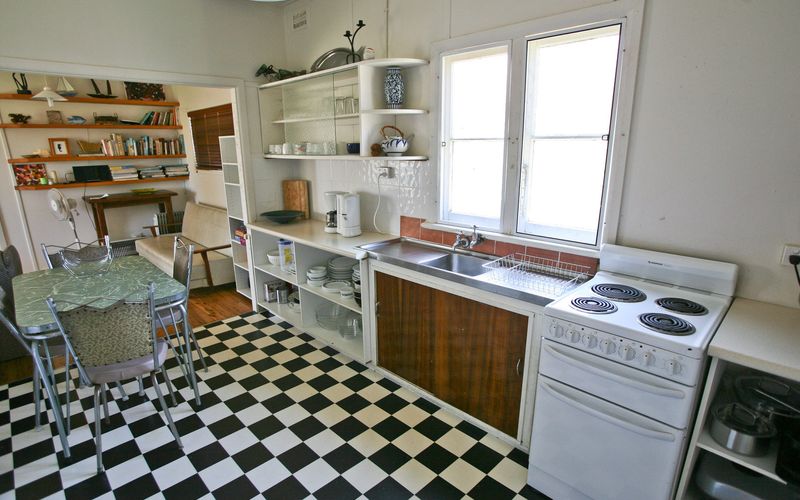 BLUE BERMI BEACH HOUSE: 10 Barragoot Street