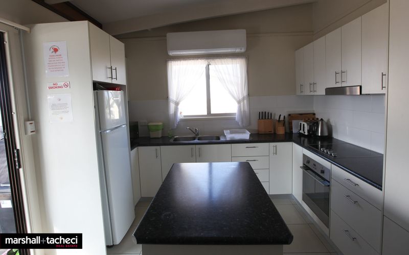 FISHOS HANGOUT 1- 1//21 Sinclair St