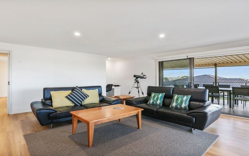 MUMBULLA HOUSE: 22A Mumbulla Street- Large home with linen