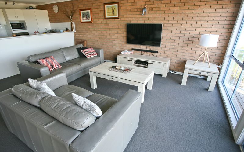 OCEAN ESCAPE: Twin Pines 8 – Ocean views with spa