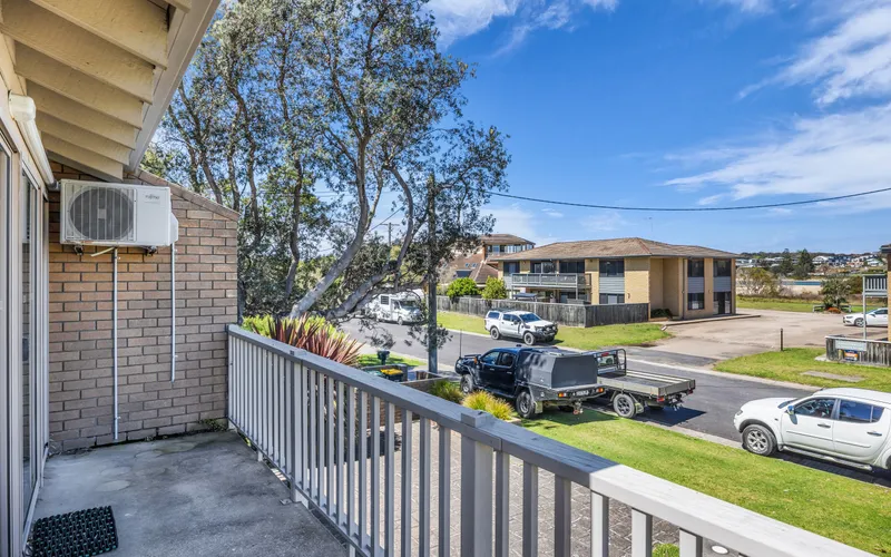 Outlook 1 – Unit 1 Narira St 9