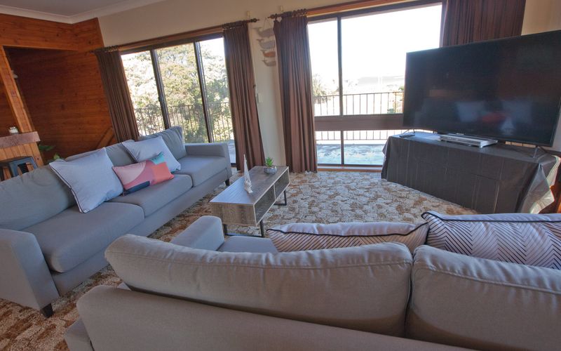 BEARES BEACH HOUSE: 7 Mill Street- Large, central