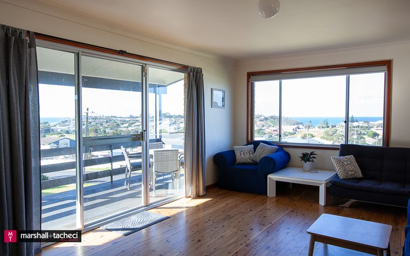 MONTAVIEW: 24 Mumbulla Street Holiday house, pet friendly Bermagui