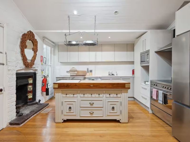 Large kitchen Island and modern Kitchen