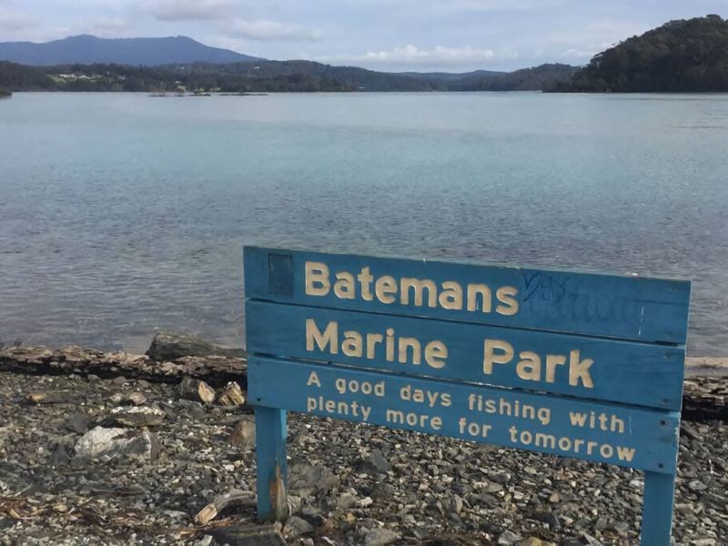 Stunning water view Home moments from town