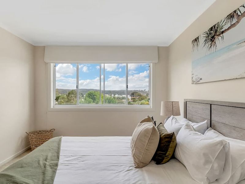 Stunning water view Home moments from town