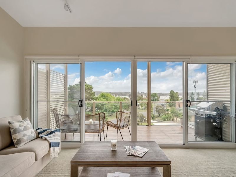 Stunning water view Home moments from town