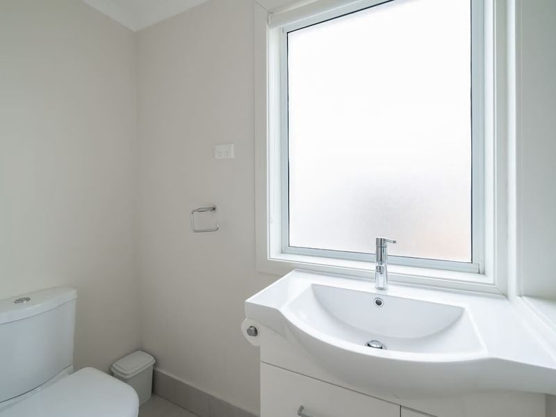 Stunning water view Home moments from town