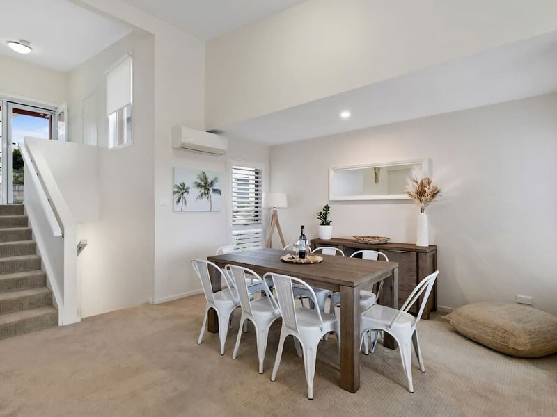 Stunning water view Home moments from town