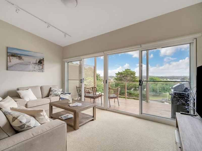 Stunning water view Home moments from town