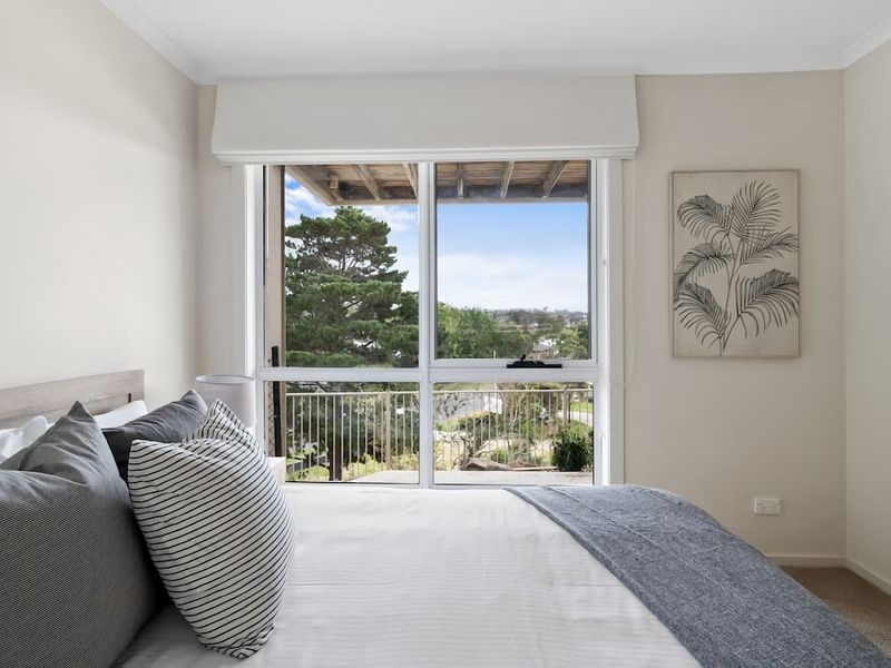 Stunning water view Home moments from town