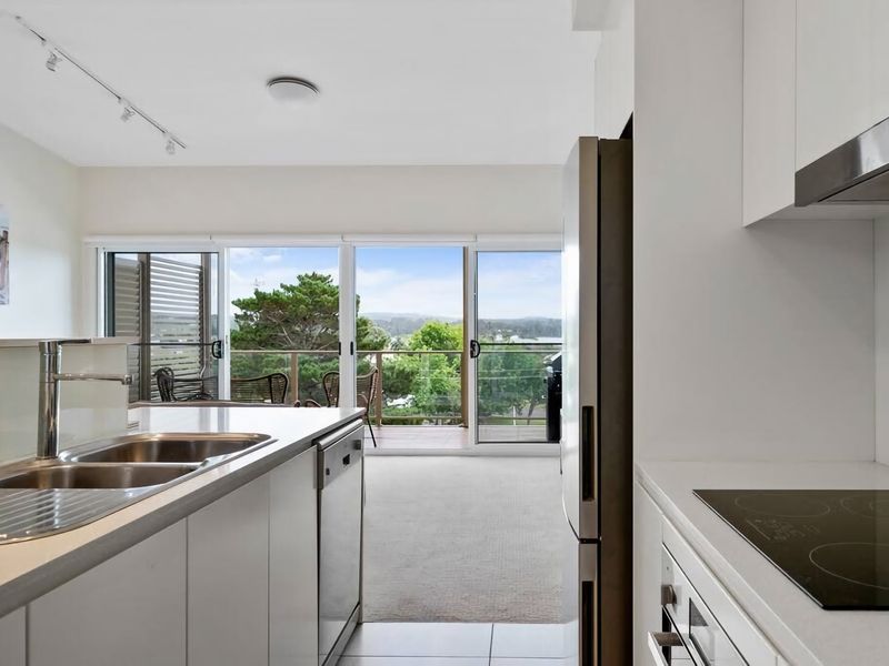 Stunning water view Home moments from town