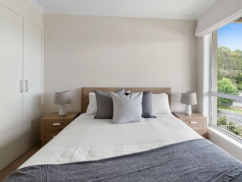 Stunning water view Home moments from town