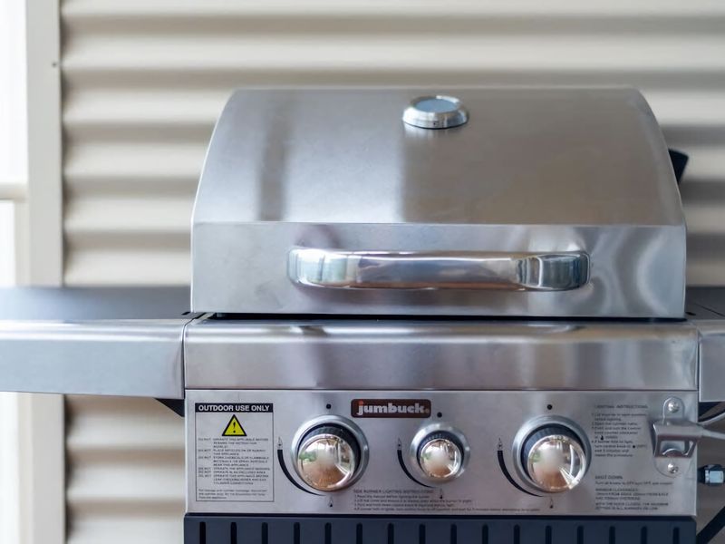 Stunning water view Home moments from town