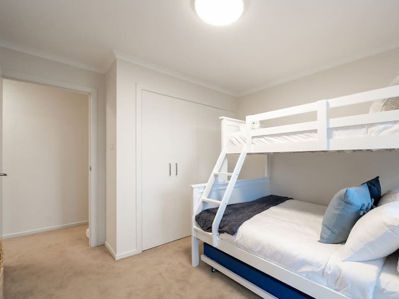 Stunning water view Home moments from town