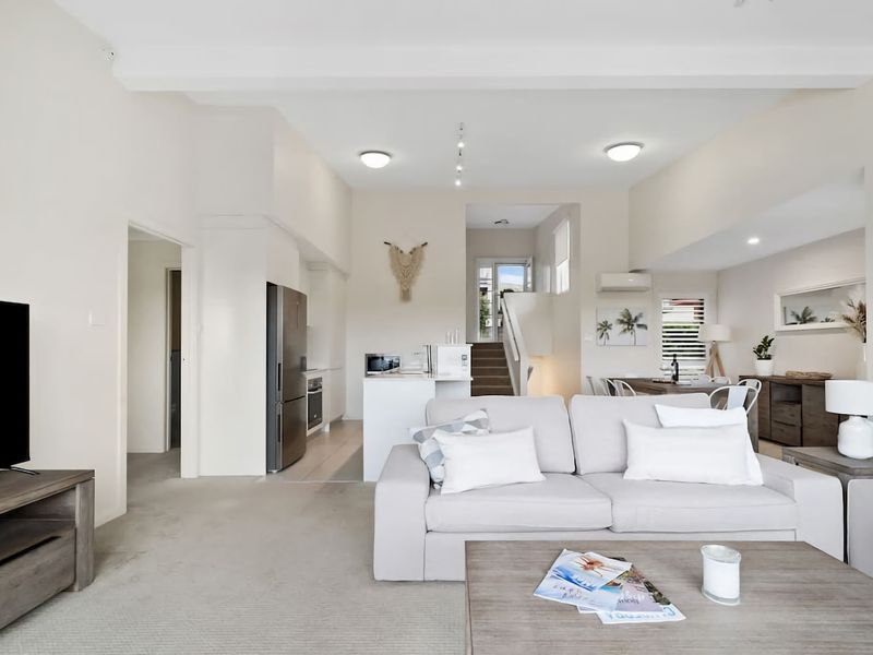 Stunning water view Home moments from town