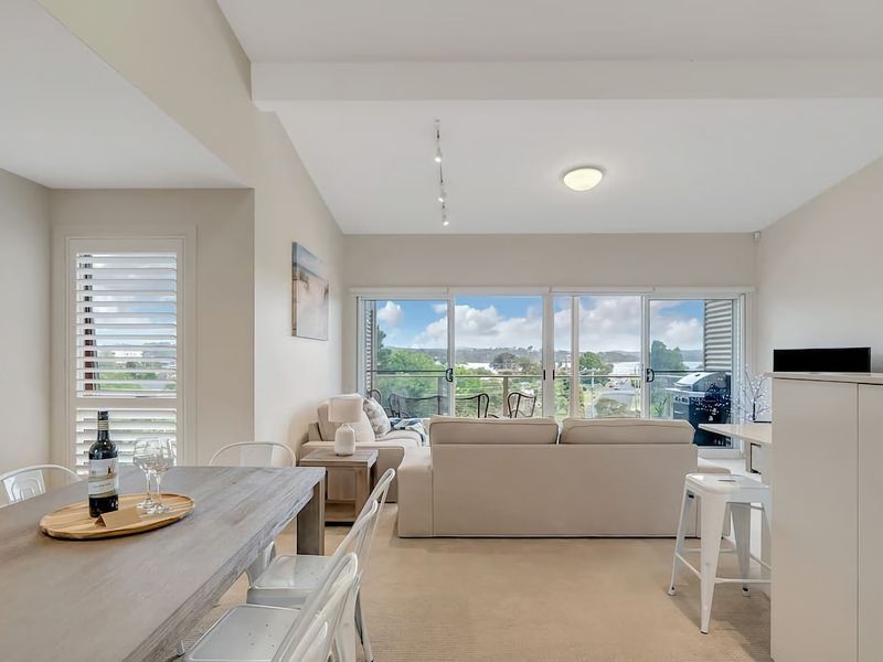 Stunning water view Home moments from town