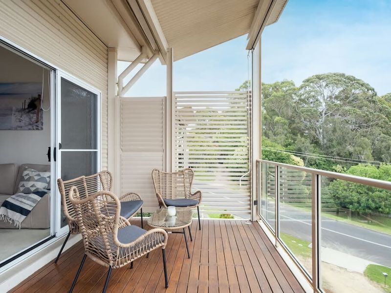 Stunning water view Home moments from town