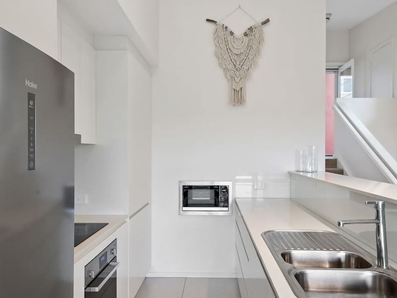 Stunning water view Home moments from town