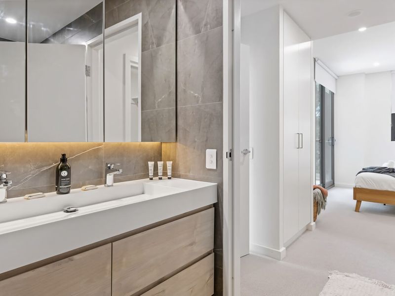 Sleek and modern bathroom details