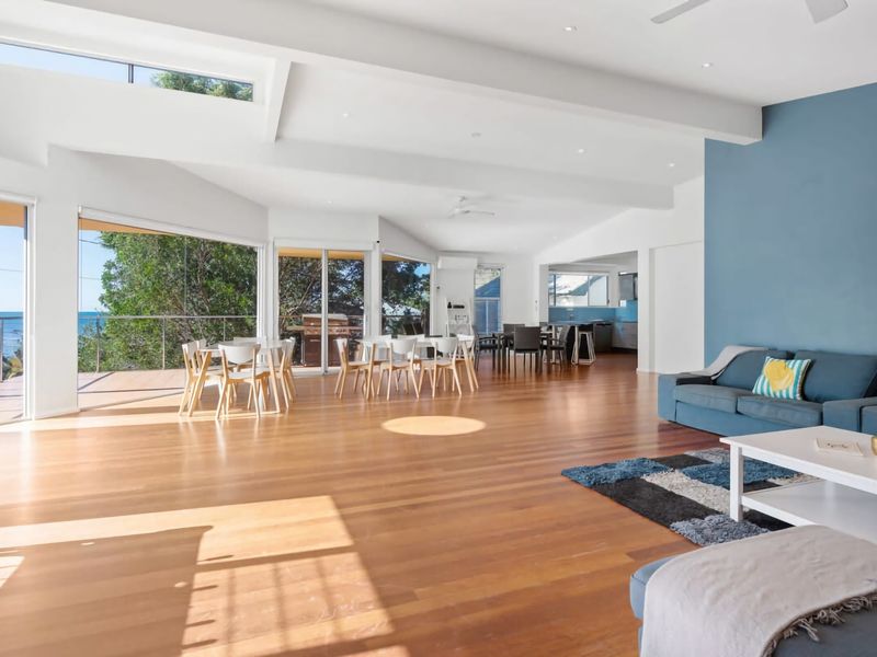 Beach Mansion 2 Minutes from Water