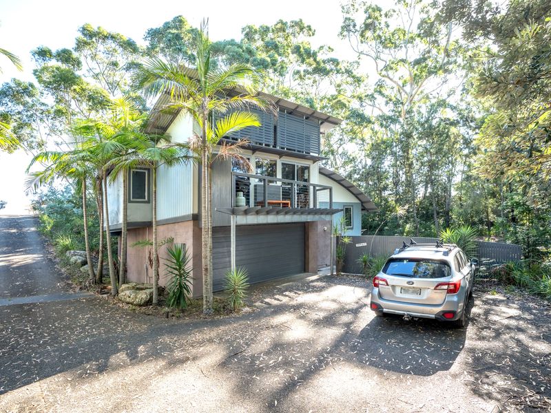 Relaxed Coastal Retreat Just Steps from the Beach