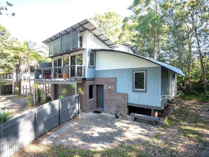 Relaxed Coastal Retreat Just Steps from the Beach