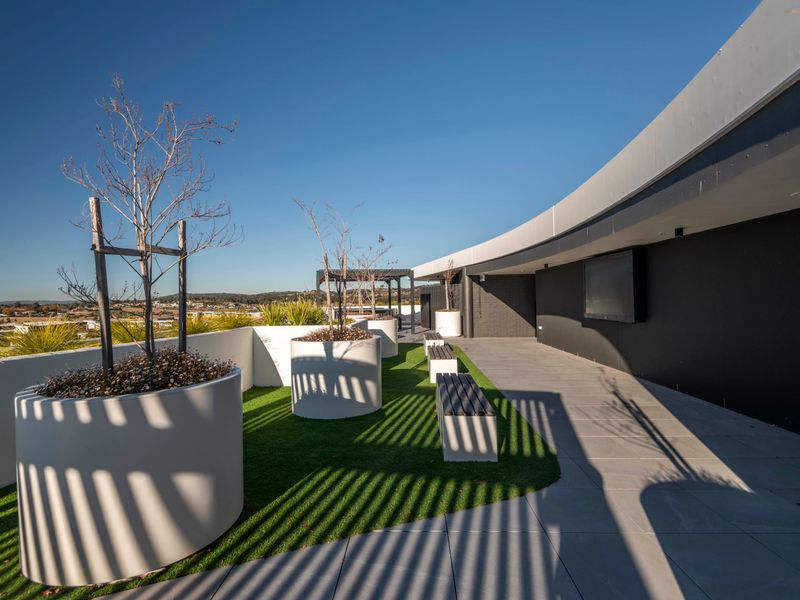 Communal Area- A charming open-air space.