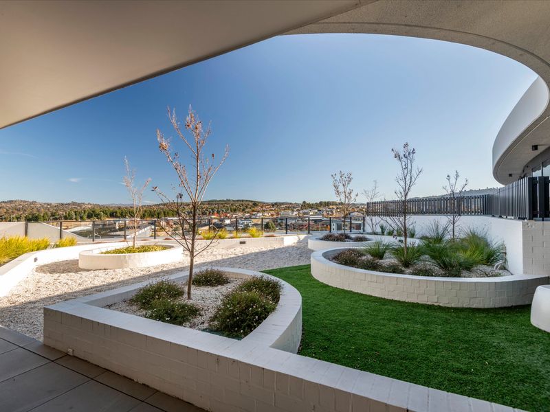 Communal Area- Lounge in the sunshine.