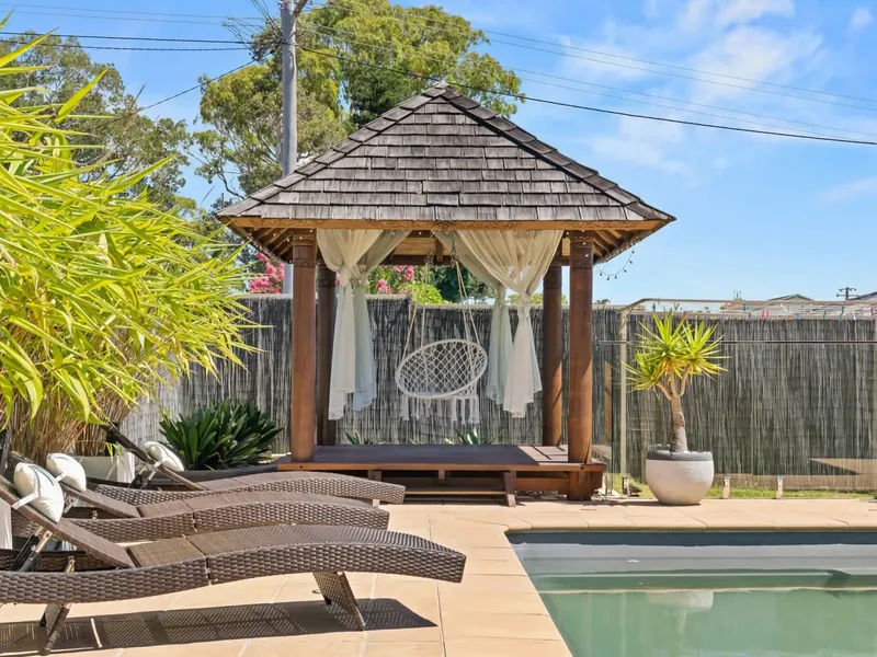 The Pet Friendly Pool House