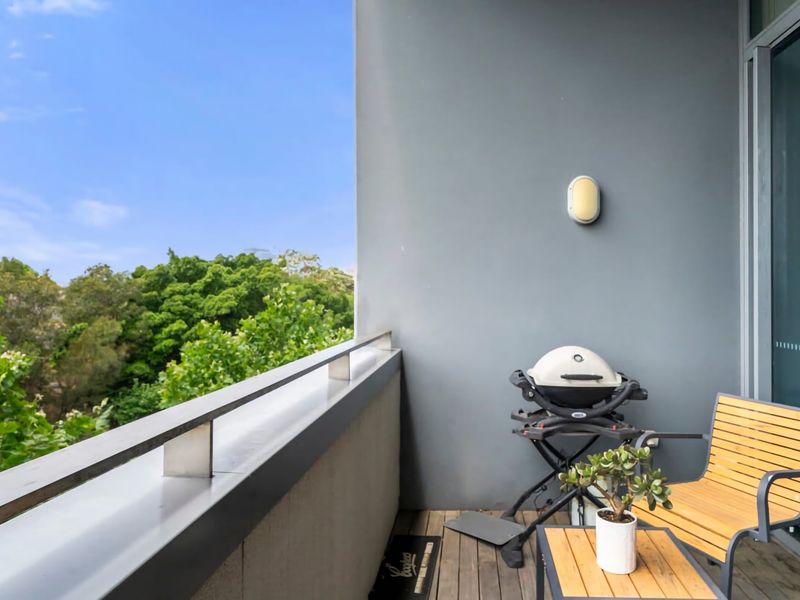 Sydney Urban Oasis Balcony Views and BBQ