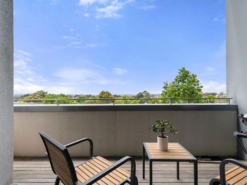 Sydney Urban Oasis Balcony Views and BBQ