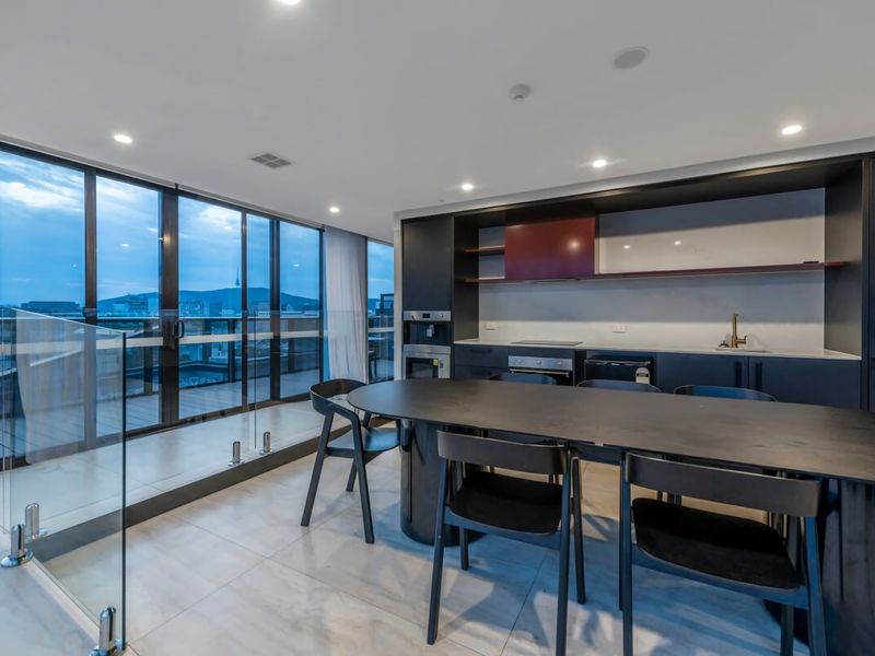 Communal Dining/Kitchen