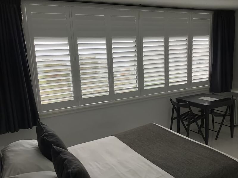 City Stay with Stunning Views Free Parking