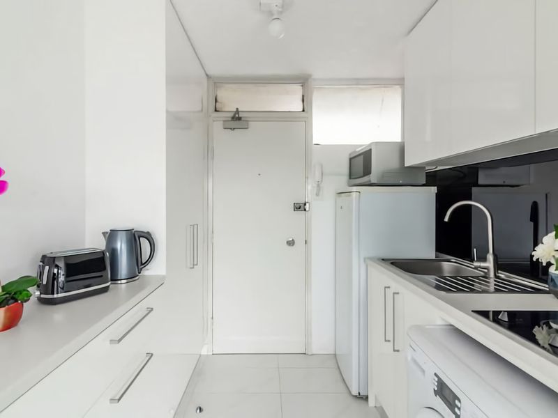 City Stay with Stunning Views Free Parking